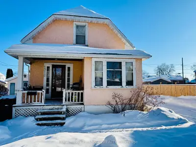 Detached in Thunder Bay