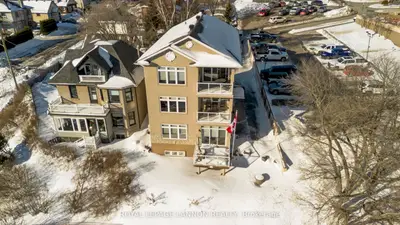 Detached in Thunder Bay