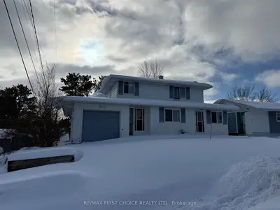 Detached in Dryden