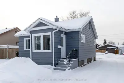 Detached in Thunder Bay