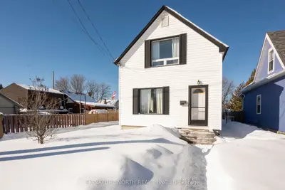 Detached in Thunder Bay