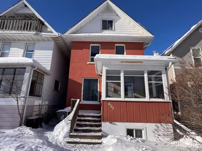 Detached in Thunder Bay