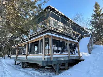 Detached in Kenora