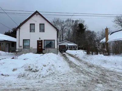Detached in Thunder Bay