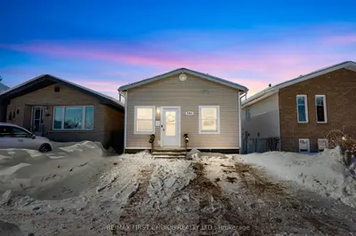 Detached in Thunder Bay