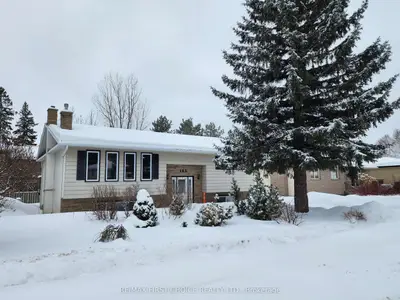 Detached in Thunder Bay