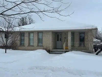 Detached in Thunder Bay