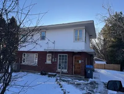 Detached in Thunder Bay