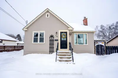Detached in Thunder Bay