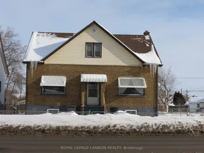 Detached in Thunder Bay