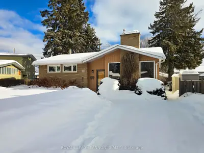 Detached in Thunder Bay