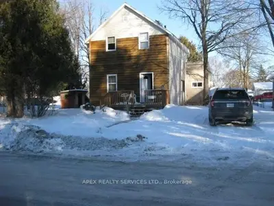 Detached in Fort Frances