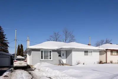 Detached in Thunder Bay