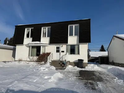 Detached in Thunder Bay