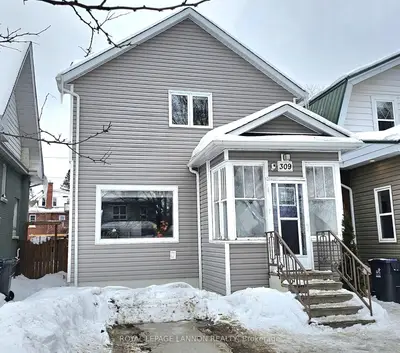 Detached in Thunder Bay