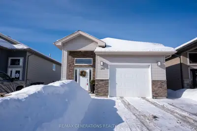 Detached in Thunder Bay