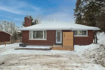 Detached in Thunder Bay