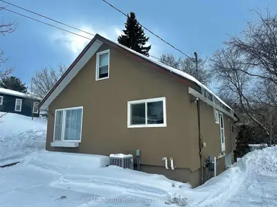 Detached in Kenora