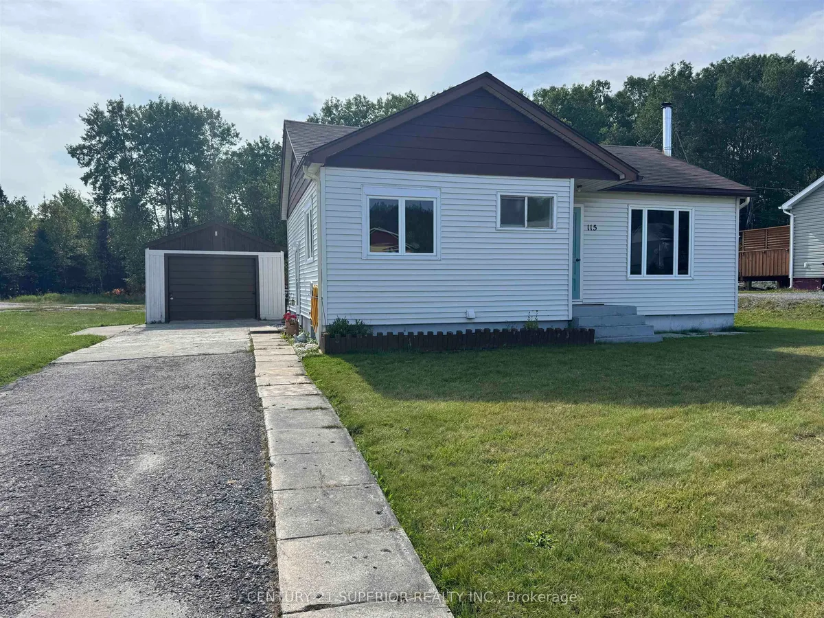 Detached in Manitouwadge