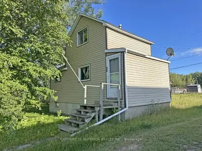 Detached in Red Rock