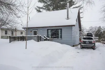 Detached in Thunder Bay