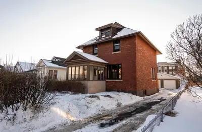 Detached in Thunder Bay