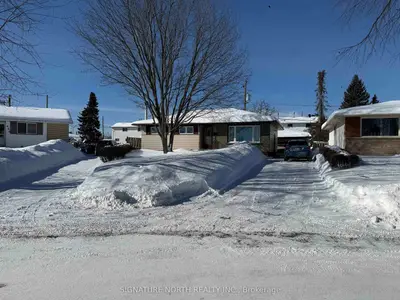 Detached in Thunder Bay
