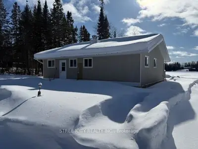 Detached in Thunder Bay Remote Area