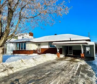 Detached in Thunder Bay