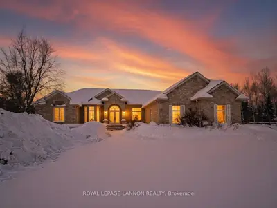 Detached in Thunder Bay