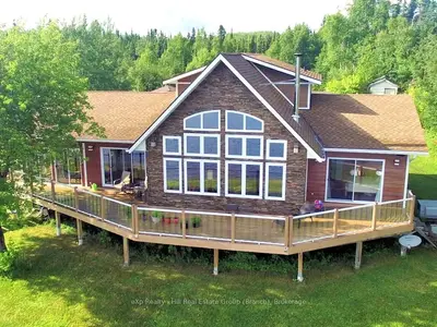 Detached in Thunder Bay