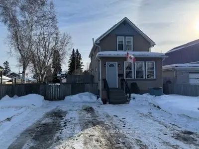 Detached in Thunder Bay