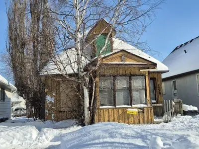 Detached in Thunder Bay