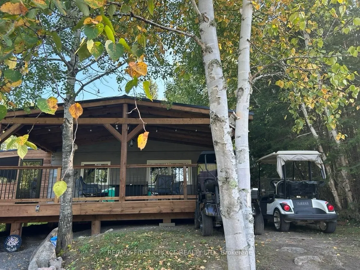 Detached in Kenora