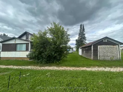 Detached in Atikokan