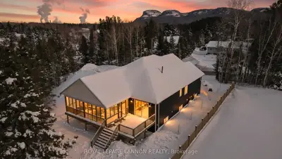 Detached in Thunder Bay