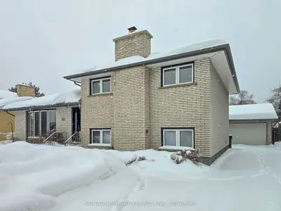 Detached in Thunder Bay