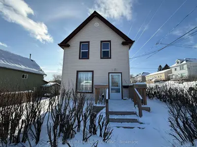Detached in Thunder Bay