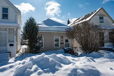 Detached in Thunder Bay