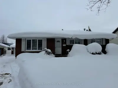 Detached in Thunder Bay