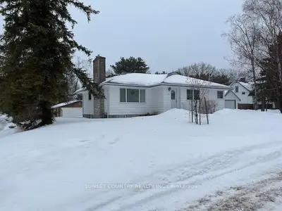 Detached in Dryden