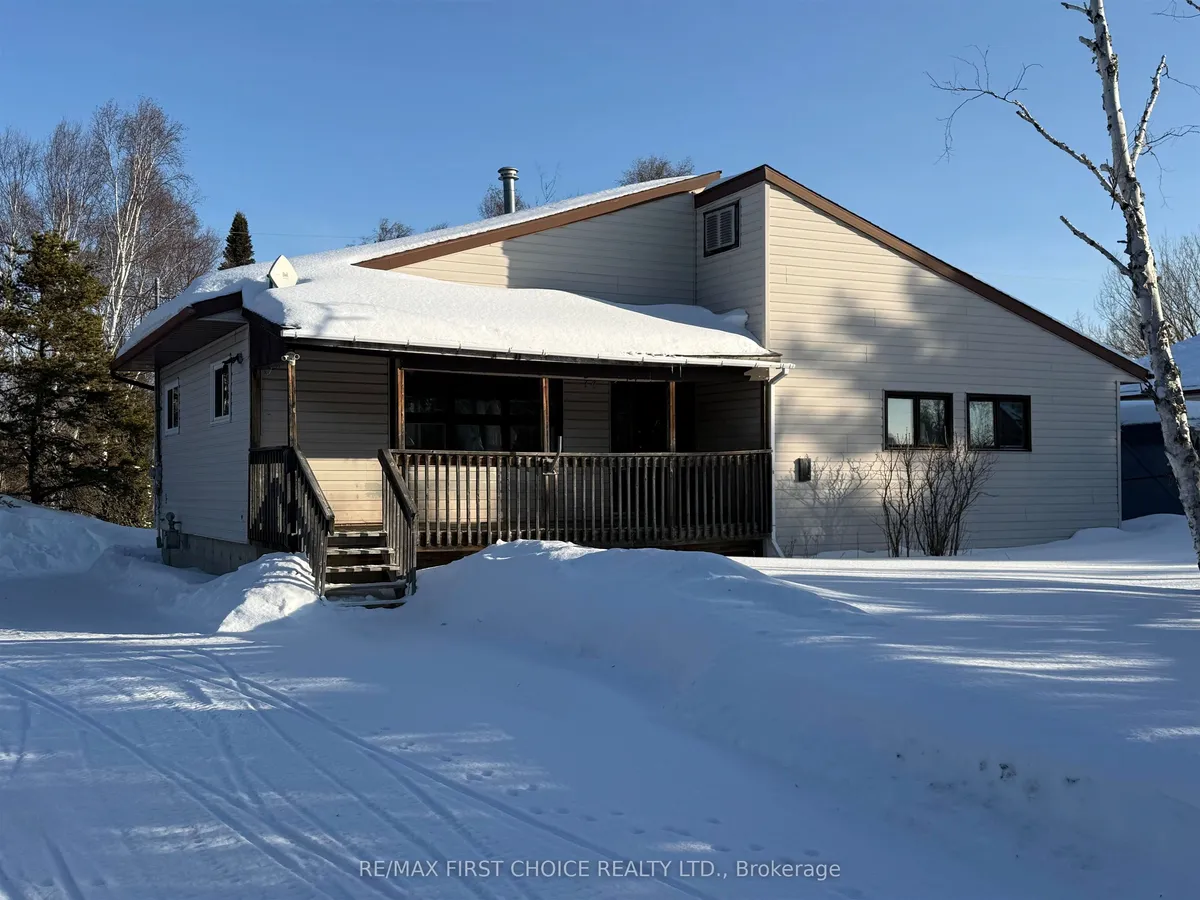 14 Superior Avenue, Ignace, On P0t 1t0