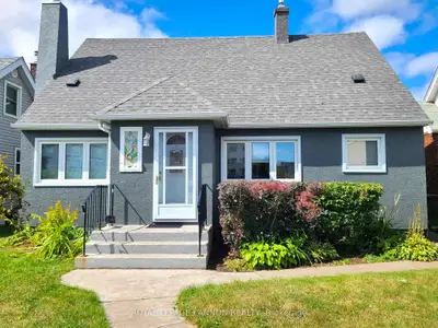 Detached in Thunder Bay