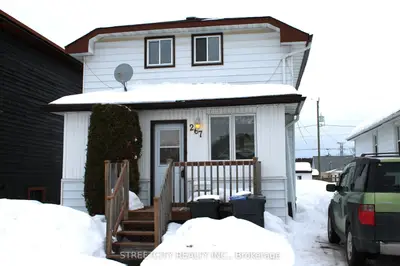 Detached in Thunder Bay