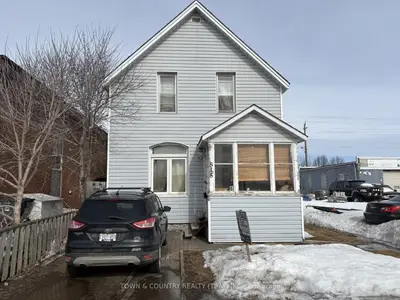 Detached in Thunder Bay