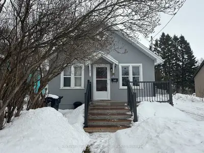 Detached in Thunder Bay