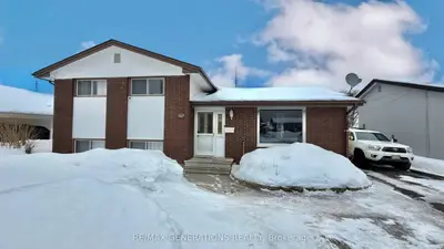 Detached in Thunder Bay