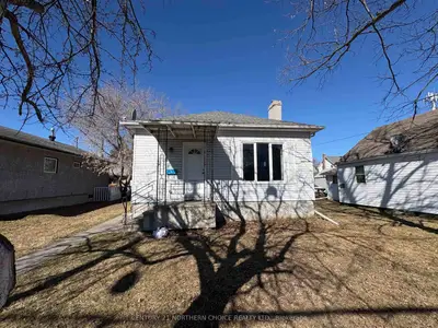 Detached in Fort Frances