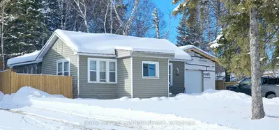 Detached in Thunder Bay