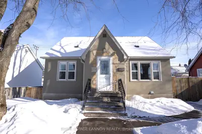 Detached in Thunder Bay